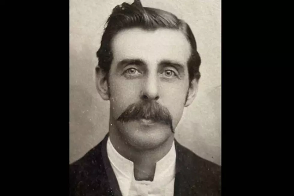 Iowa Man Sells 1800’s Portrait That Looks like QB Aaron Rodgers